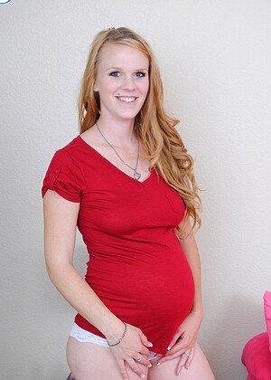 Pregnant Kristi free sex photo