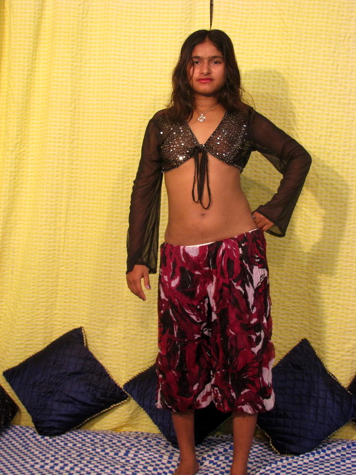Indiazinha Trans nude photos